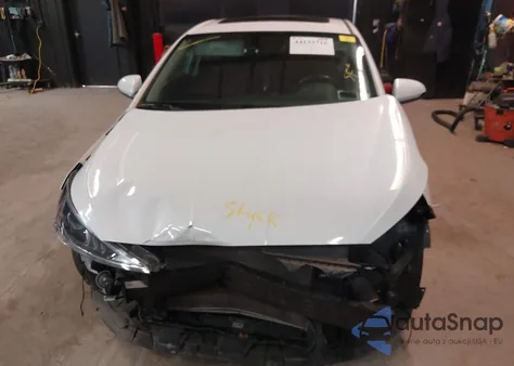 2020 Hyundai Elantra Value Edition z USA, uszkodzony, nr VIN 5NPD84LFXLH619228